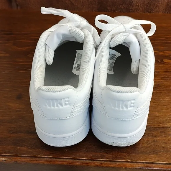 Nike White Lace-Up Sneakers Women's Size 10.5, Like New!!! Worn Once. - Picture 5 of 8